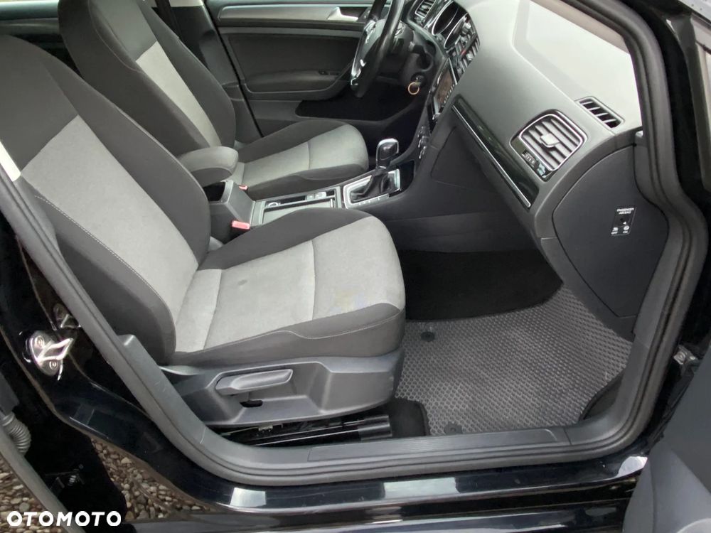 Volkswagen Golf - 27