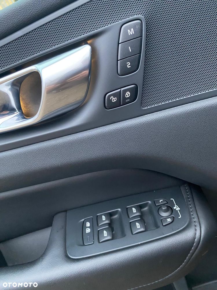 Volvo XC 60 B4 D Ultimate Dark - 10