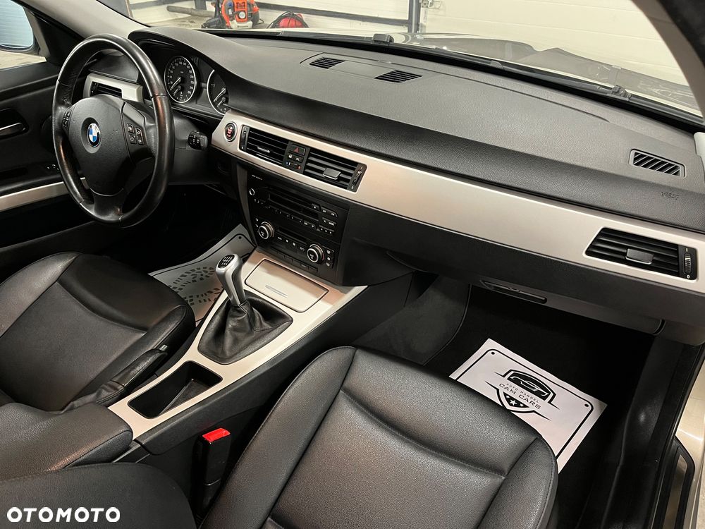 BMW Seria 3 318d DPF Edition Sport - 16