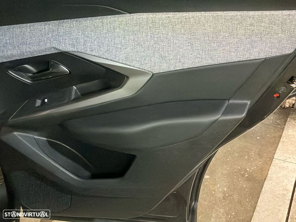 Peugeot 3008 1.2 Hybrid Allure e-DCS6 - 23