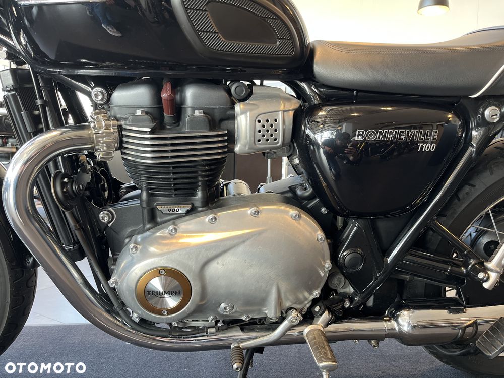 Triumph Bonneville - 8