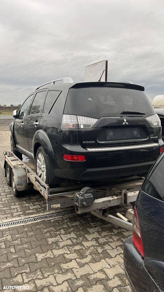 Dezmembram Mitsubishi Outlander 2.2D 4x4 din 2009 - 1