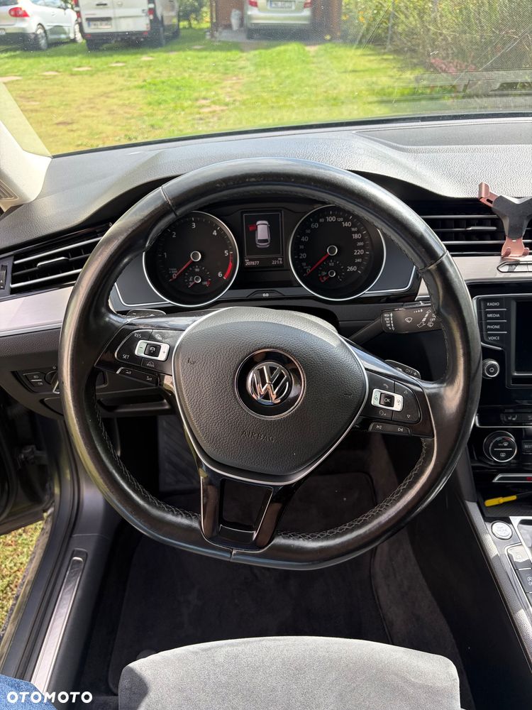 Volkswagen Passat - 17