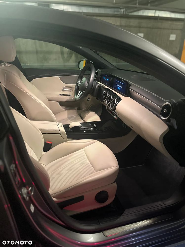 Mercedes-Benz CLA 180 7G-DCT - 4