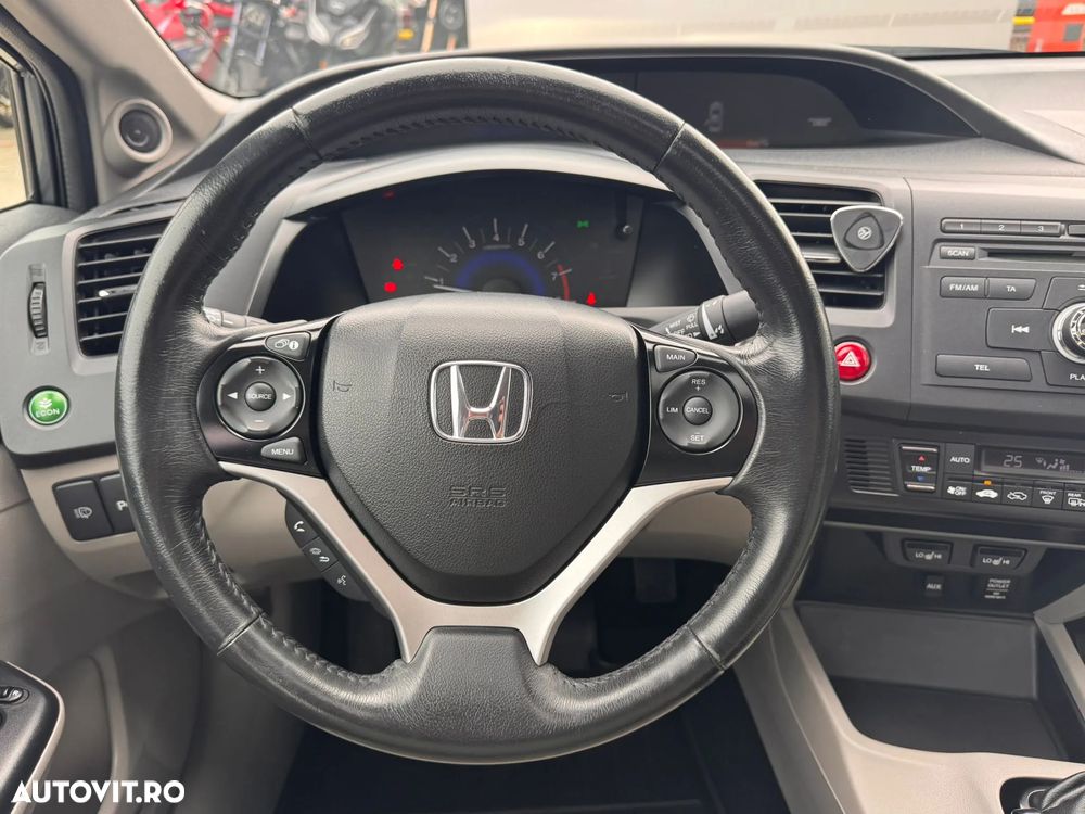 Honda Civic 1.8 MT ES - 12