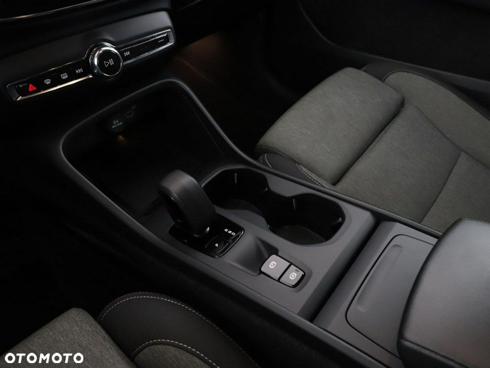 Volvo XC 40 B3 B DKG Core - 31