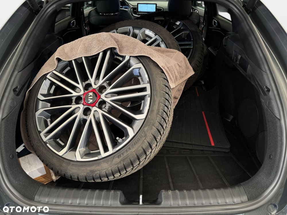 Kia ProCeed - 16
