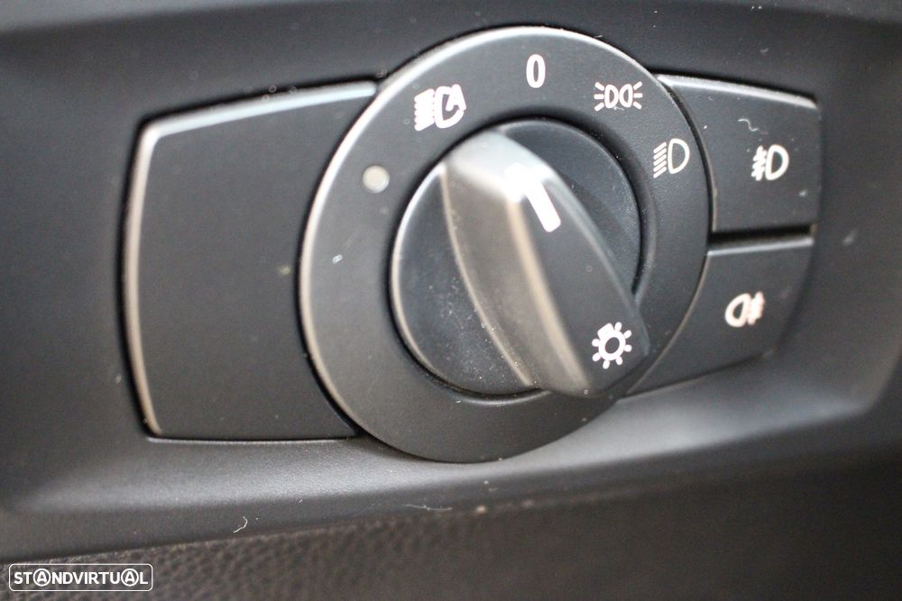 BMW 320 d Dynamic - 32