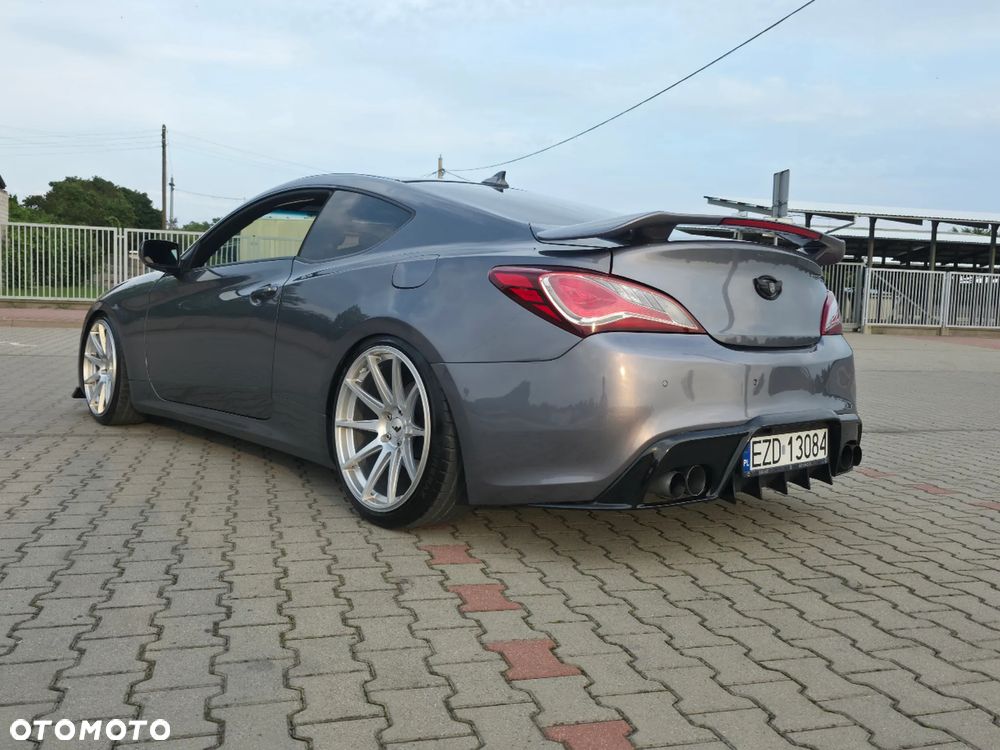 Hyundai Genesis Coupe 3.8 V6 - 4