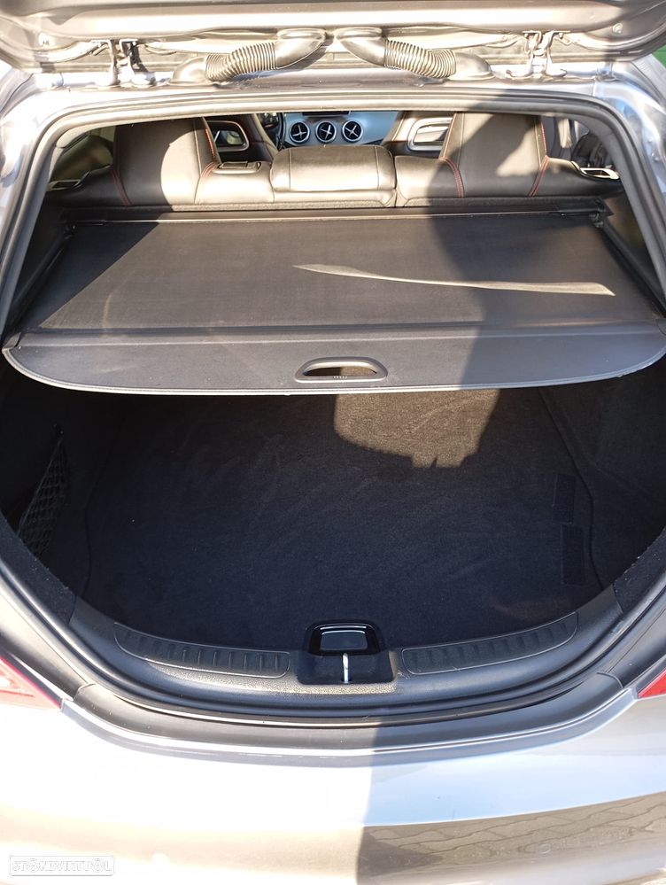 Mercedes-Benz CLA 200 d Shooting Brake AMG Line Aut. - 11