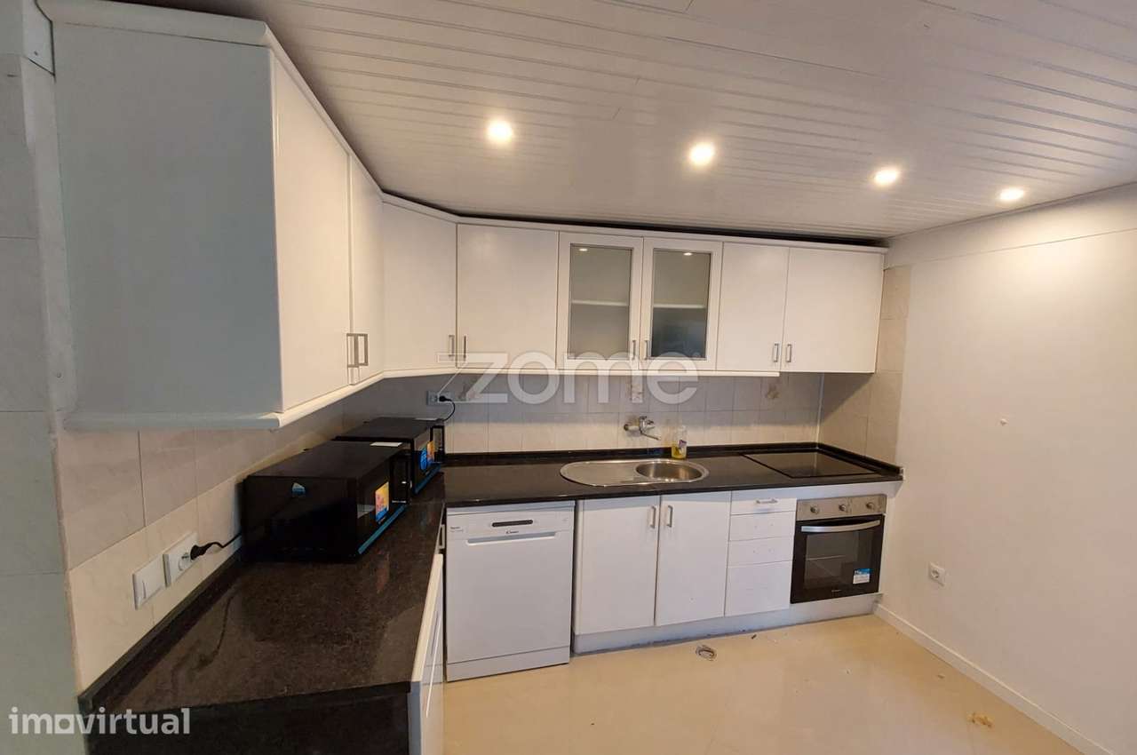 Duas moradias remodeladas, com logradouro no centro da Ajuda - Grande imagem: 2/15