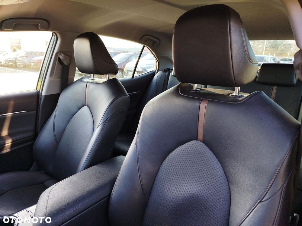 Toyota Camry - 11