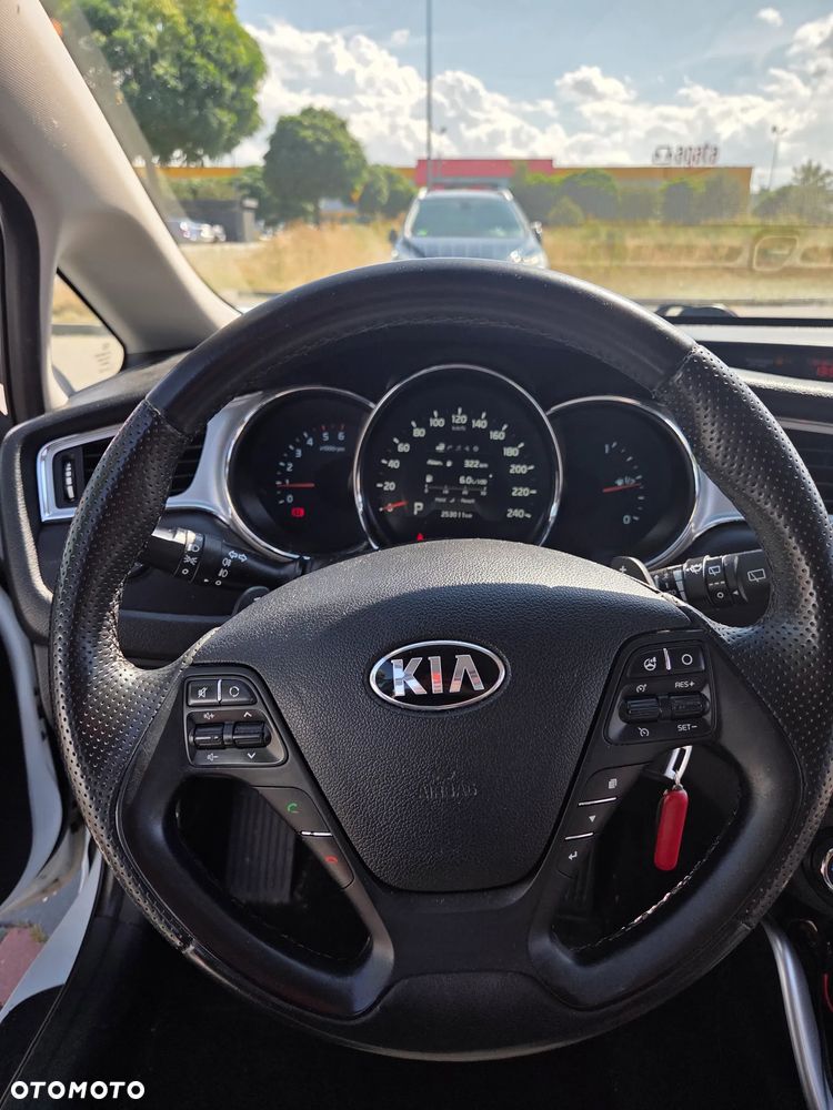 Kia Ceed 1.6 CRDi L DCT - 25