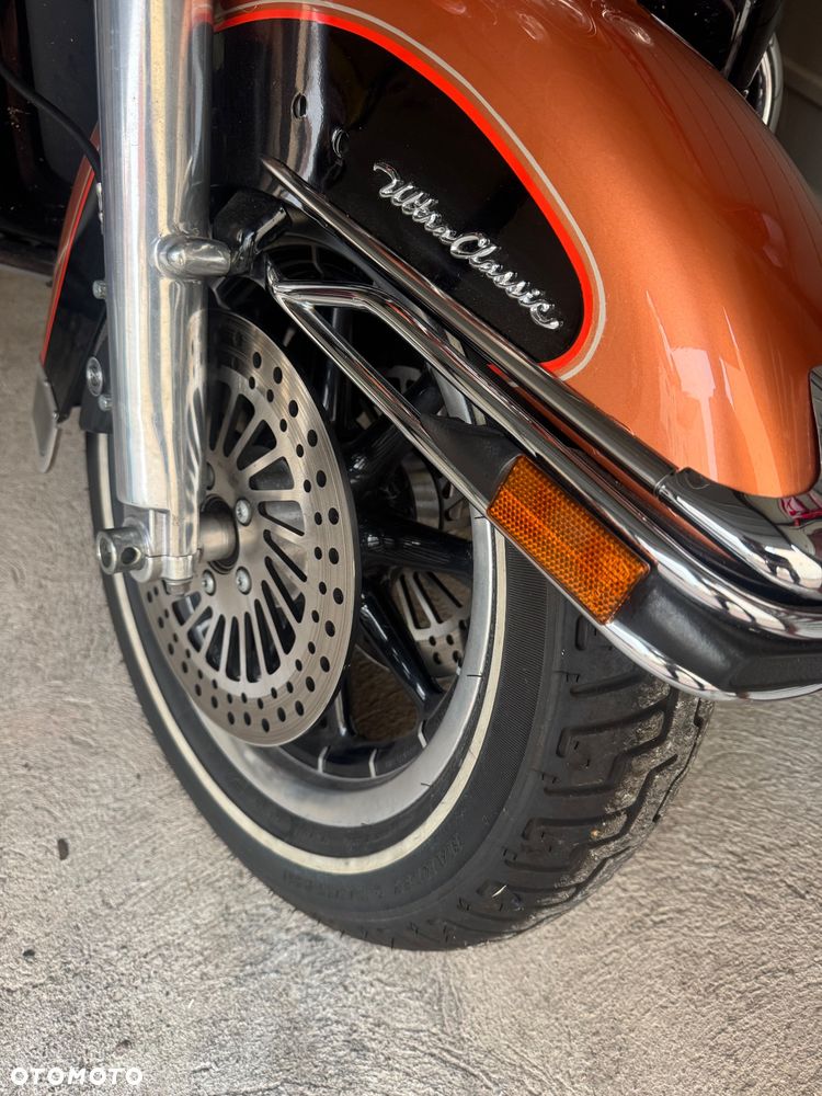 Harley-Davidson FLH Electra Glide - 16