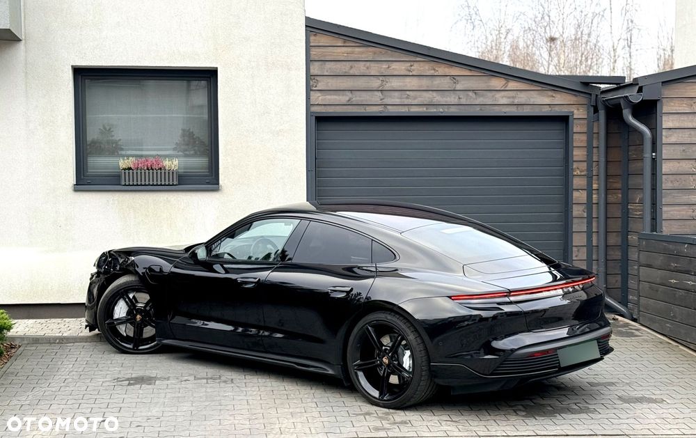 Porsche Taycan - 17