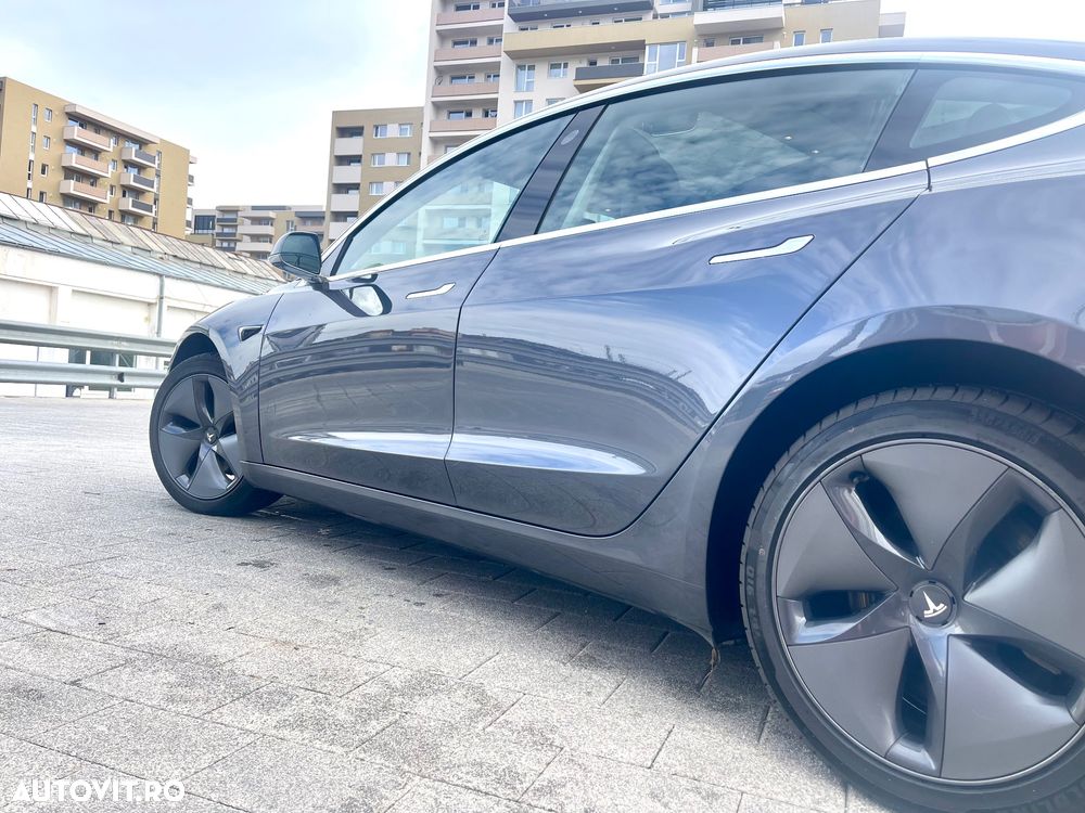 Tesla Model 3 - 9