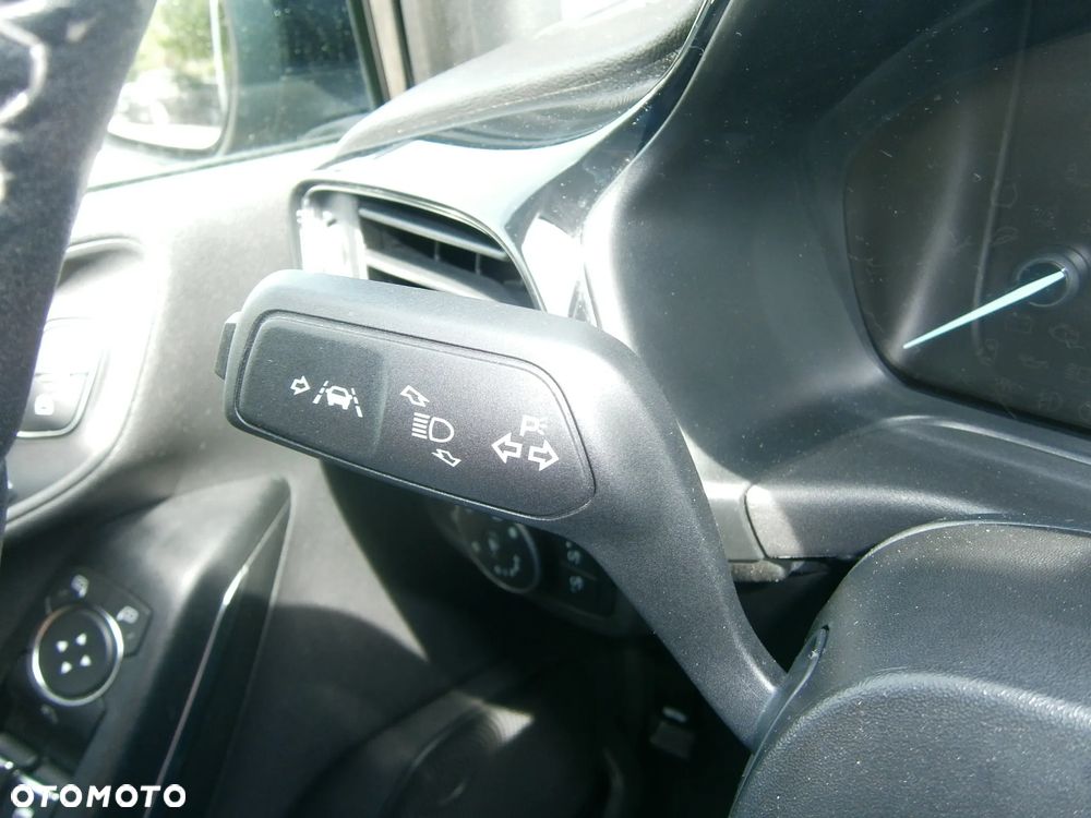Ford Fiesta 1.0 EcoBoost S&S TITANIUM X - 36