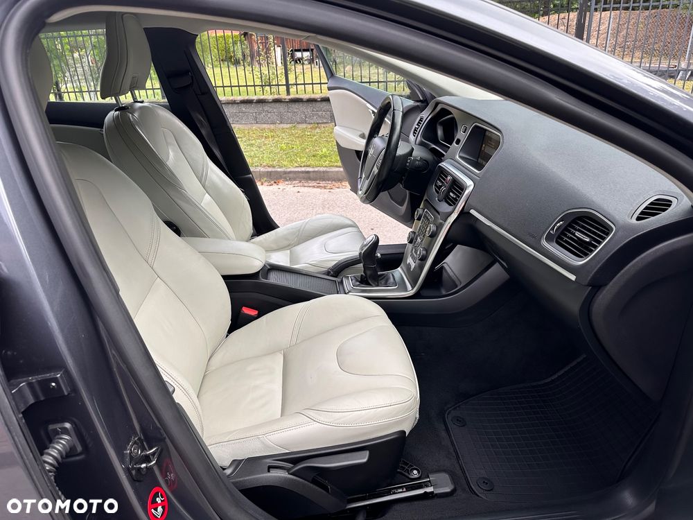 Volvo V40 D2 Summum - 23
