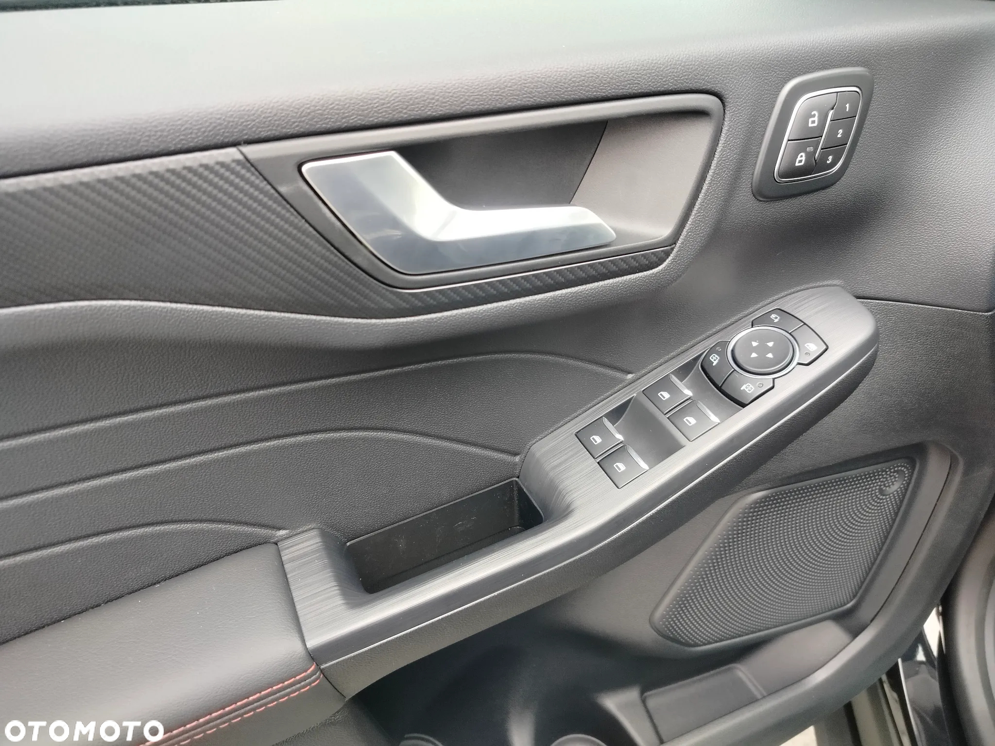Ford Kuga - 12