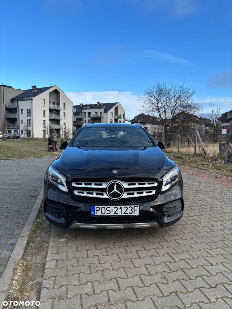 Mercedes-Benz GLA 200 7G-DCT - 4
