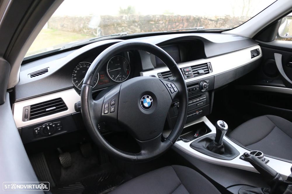 BMW 318 d Navigation Sport - 11