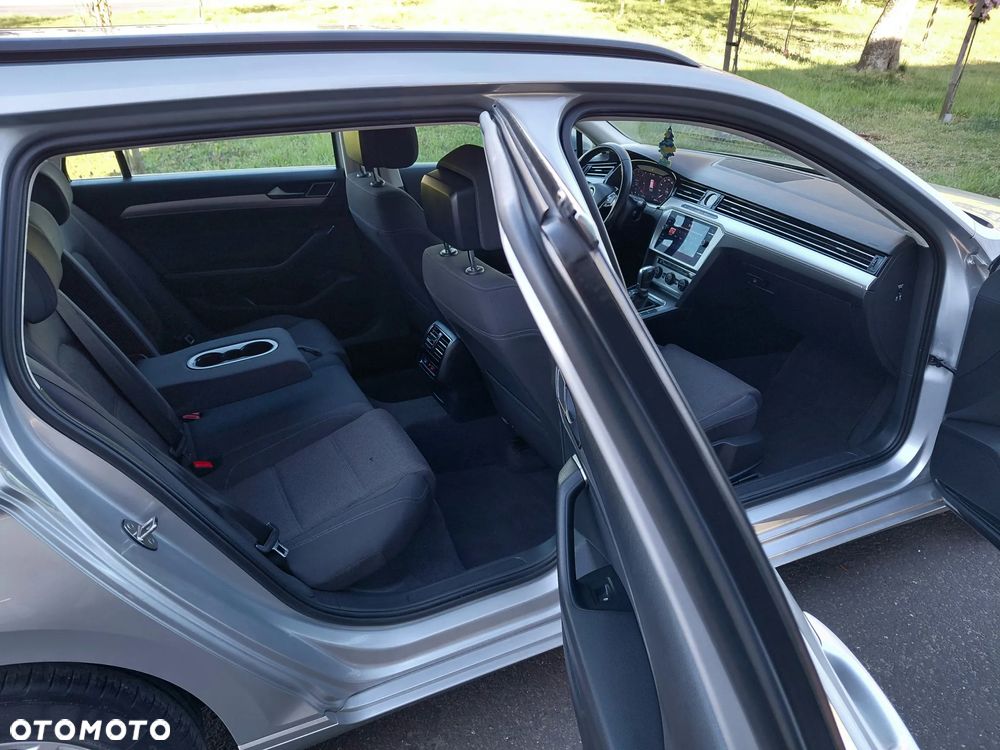 Volkswagen Passat 2.0 TDI SCR Comfortline DSG - 14