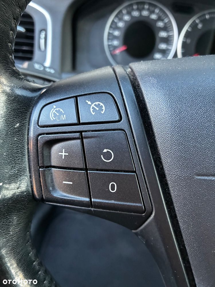 Volvo V60 D2 Momentum - 16