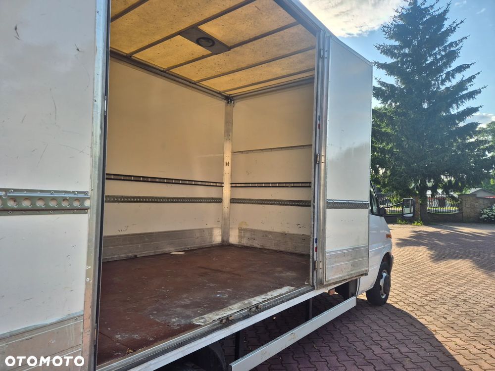 Mercedes-Benz Sprinter - 5