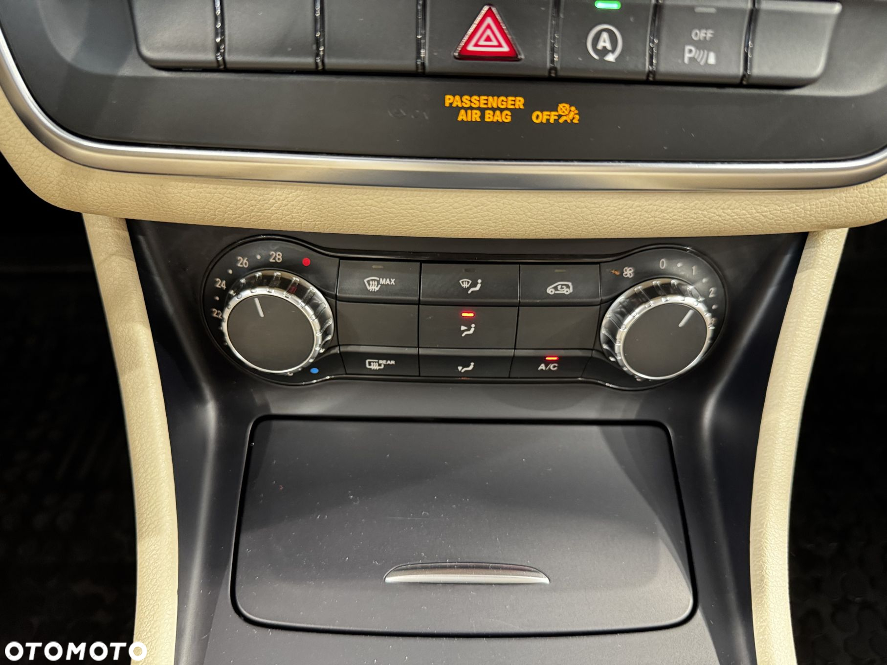 Mercedes-Benz GLA - 25