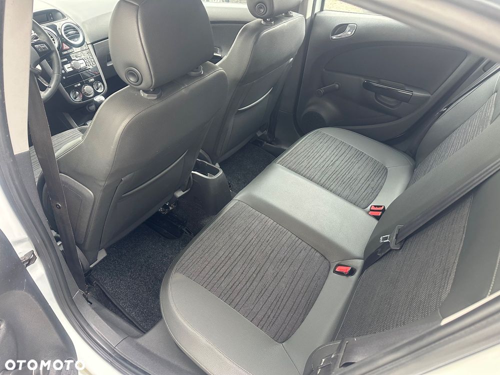 Opel Corsa 1.2 16V Cosmo - 10