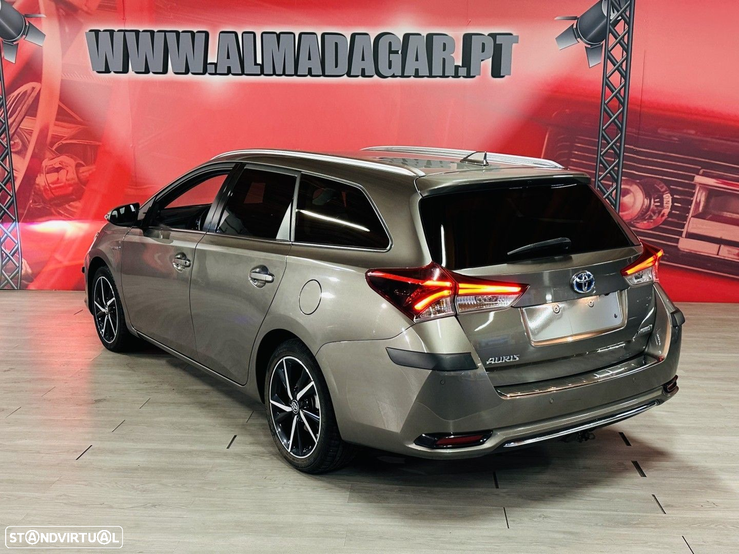 Toyota Auris Touring Sports 1.8 HSD Comfort +P.Sport+Navi - 3