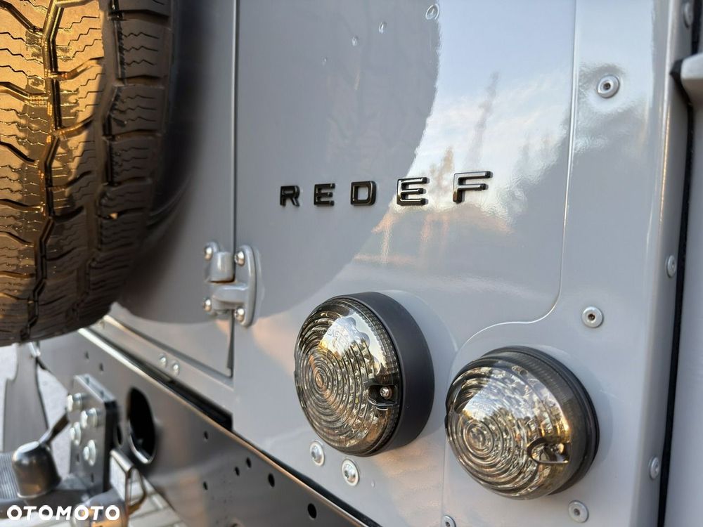 Land Rover Defender 2.4 TD4 SE - 11