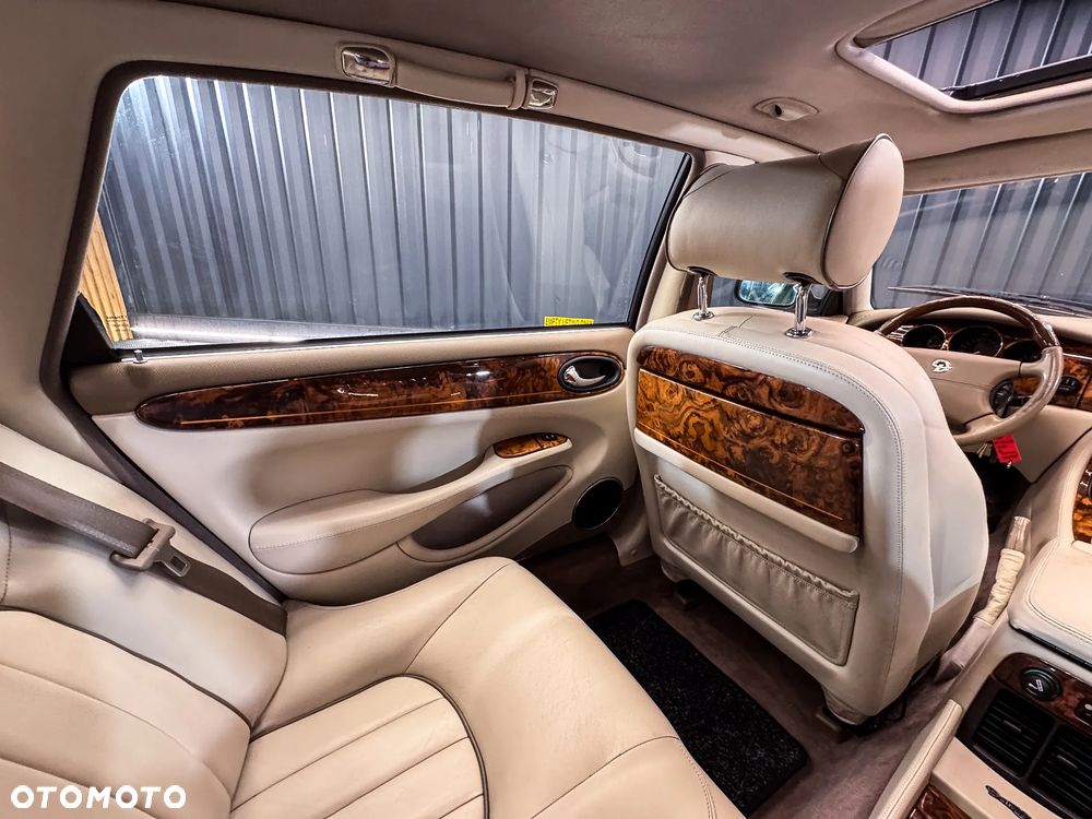 Jaguar Daimler 8 - 26