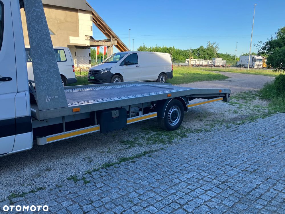 Mercedes-Benz Sprinter - 24