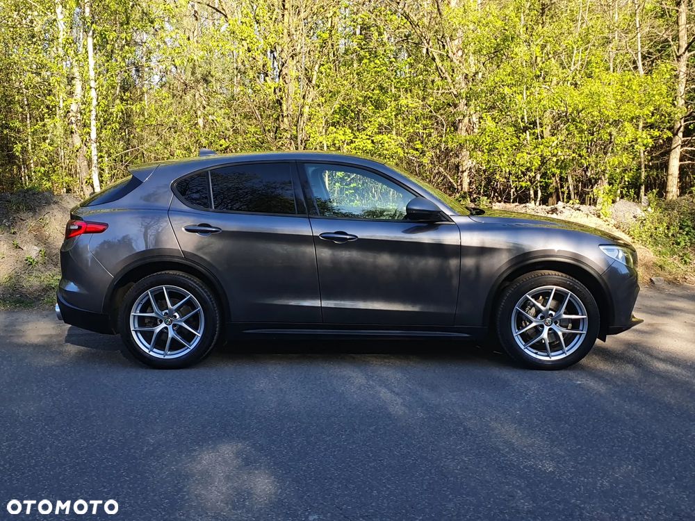 Alfa Romeo Stelvio 2.0 Turbo Q4 - 4