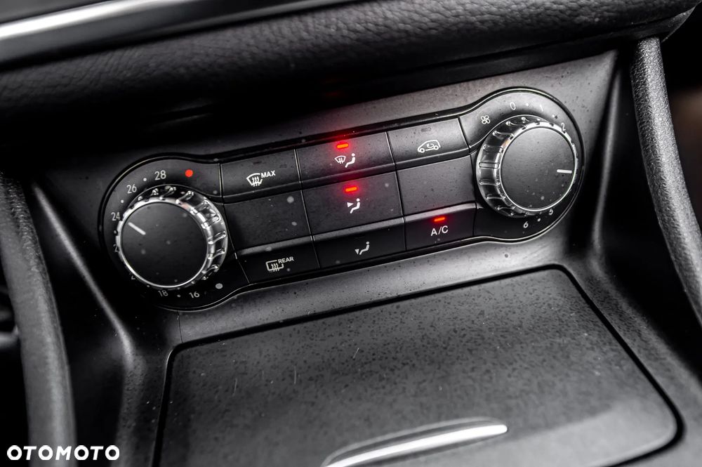 Mercedes-Benz GLA 250 4Matic 7G-DCT AMG Line - 34