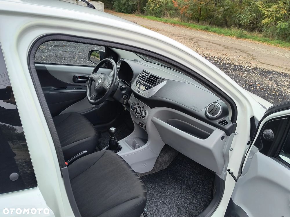 Nissan Pixo - 8