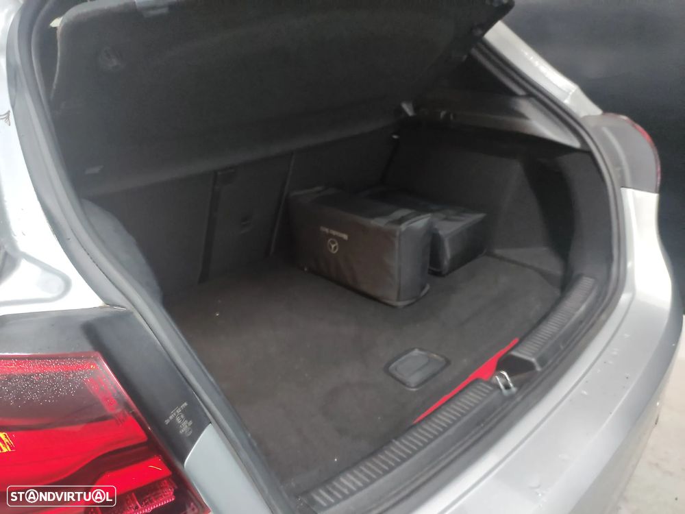 Mercedes-Benz A 250 e AMG Line - 8