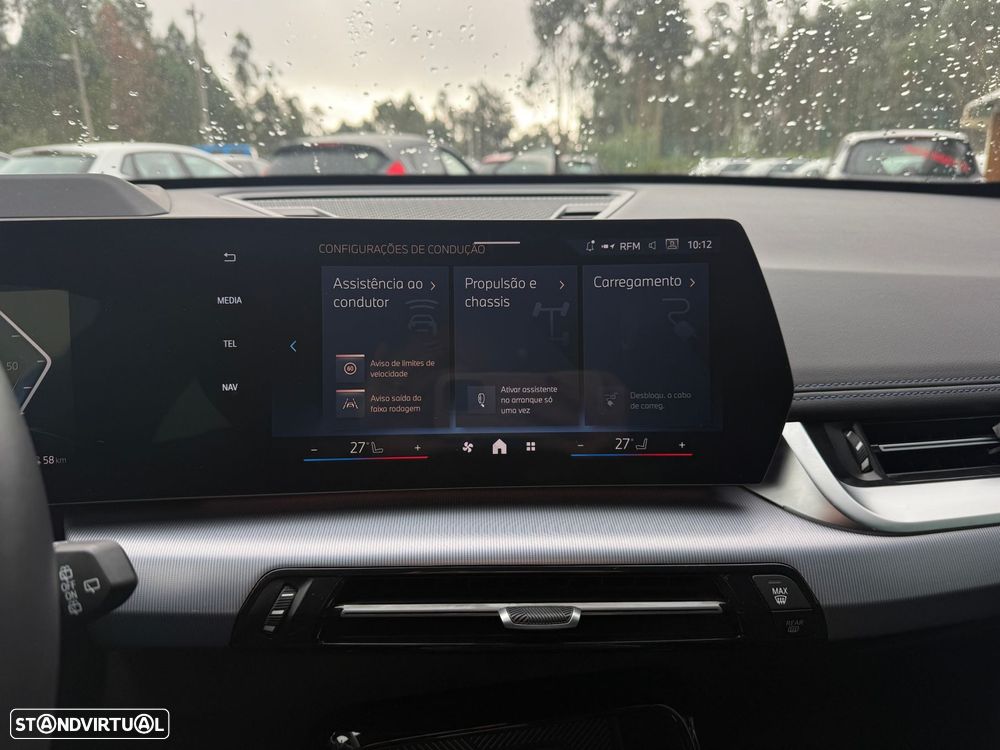BMW iX1 eDrive20 Pack Desportivo M - 15