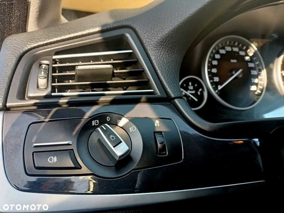 BMW Seria 5 520d xDrive - 8