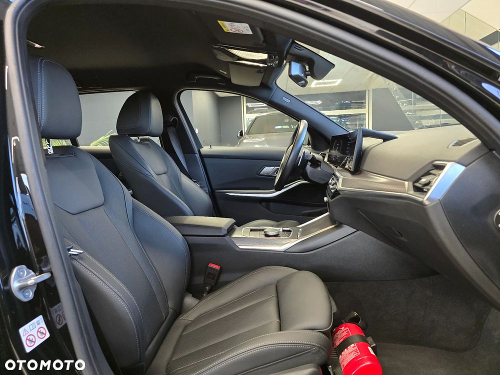 BMW Seria 3 318i M Sport - 15