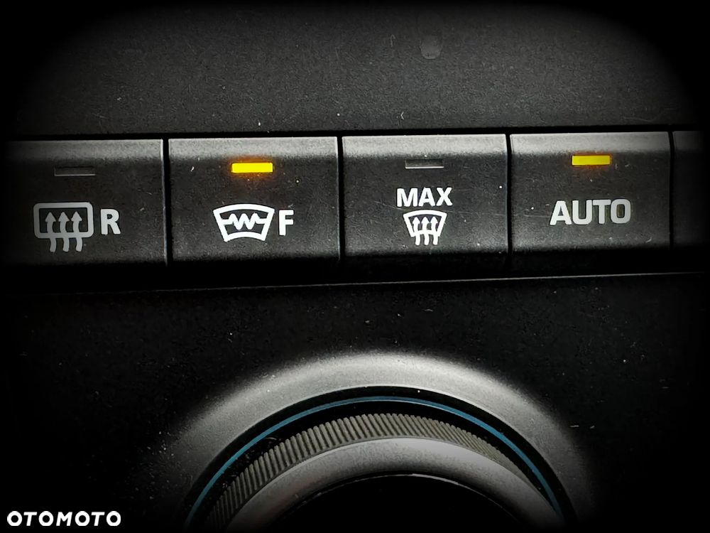 Jaguar E-Pace 2.0 P200 mHEV AWD R-Dynamic S - 19