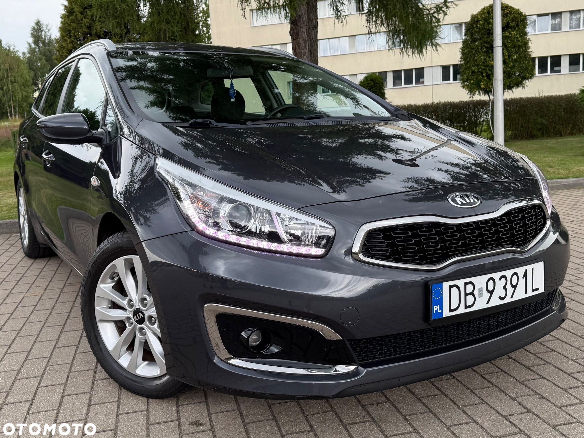Kia Ceed 1.6 GDI Dream-Team Edition - 1