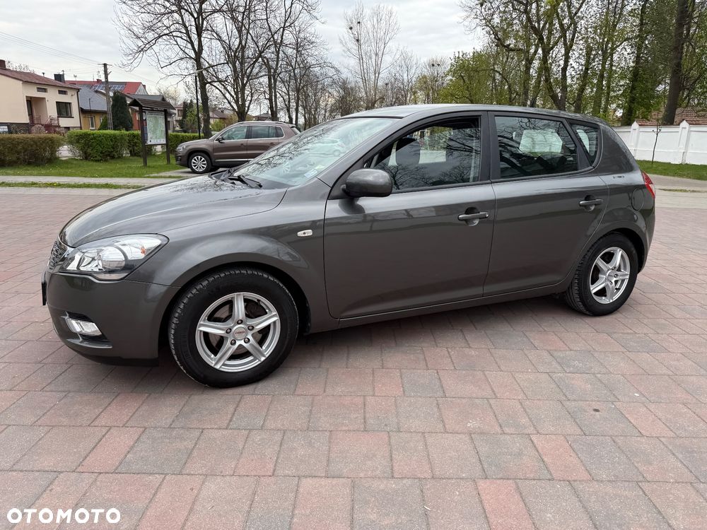 Kia Ceed 1.4 CVVT Attract - 33