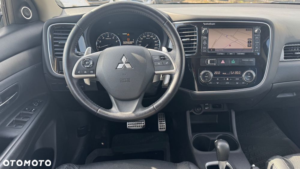 Mitsubishi Outlander 2.0 4WD Invite - 35