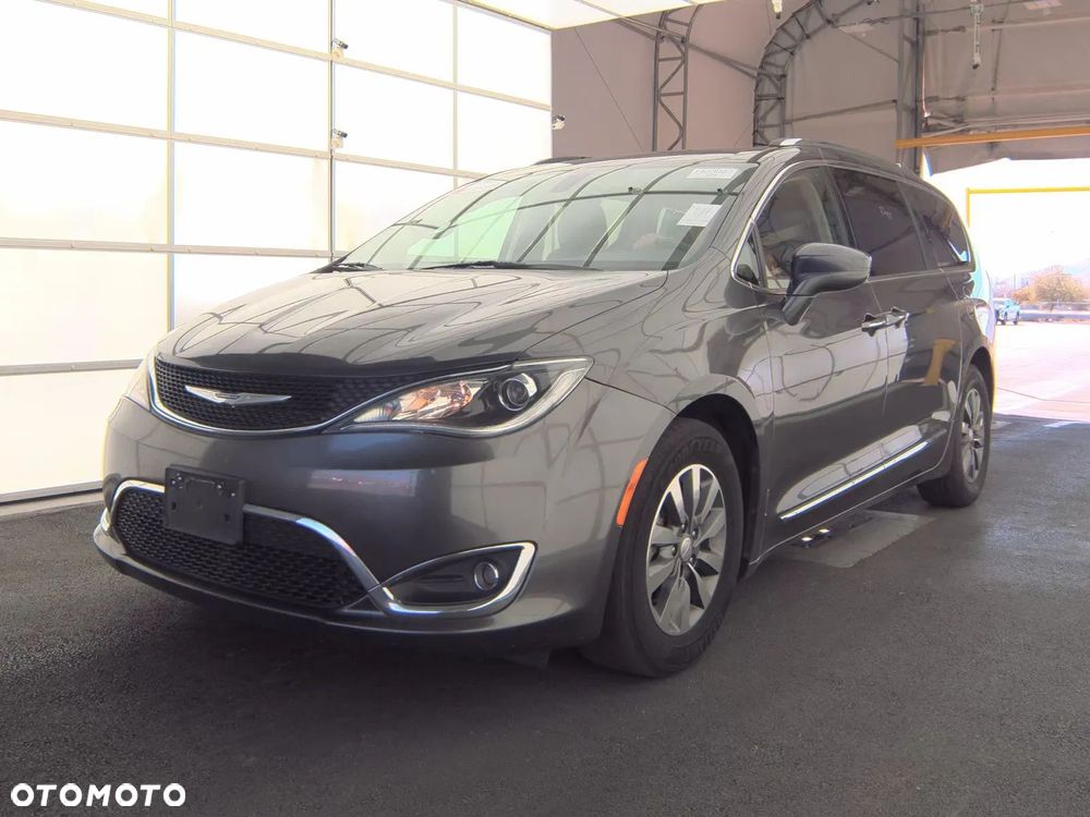 Chrysler Pacifica - 1