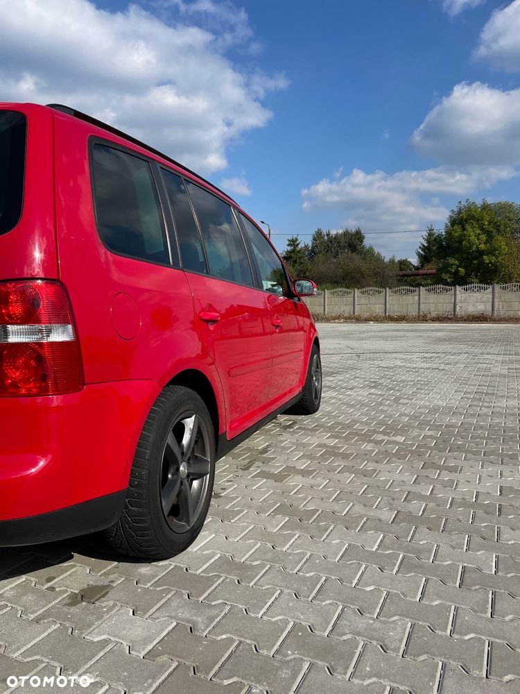 Volkswagen Touran - 11