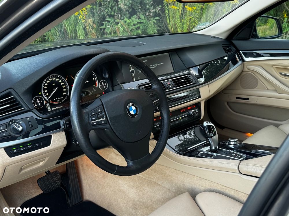BMW Seria 5 525d Sport-Aut Modern Line - 13