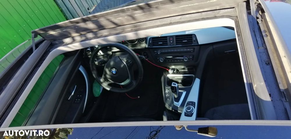 BMW Seria 3 320d xDrive Aut. - 31
