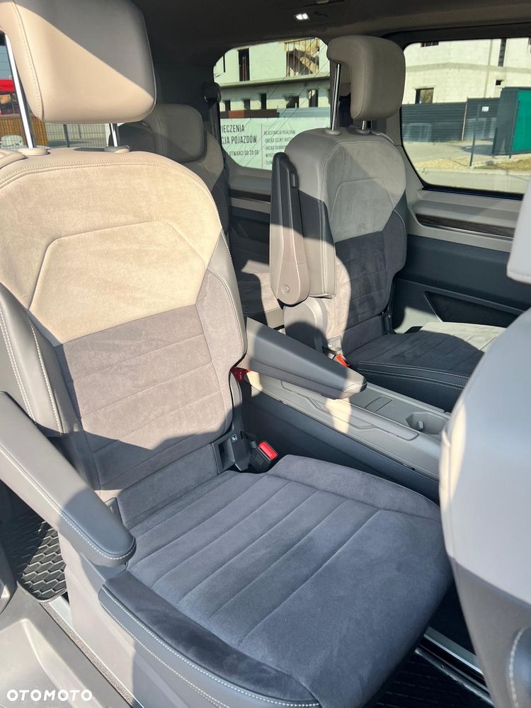 Volkswagen Multivan - 10